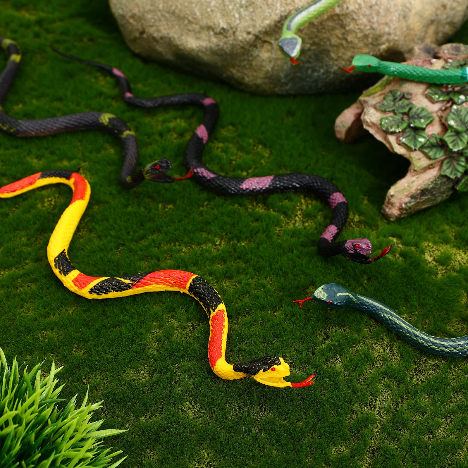 

6pcs Fake Snake Toys Highly Realistic Lifelike Decorative Halloween Props Sturdy Construction Versatile