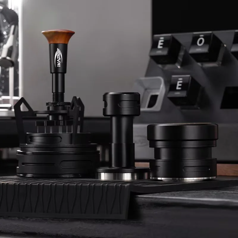 IKAPE موزع جاذبية اسبريسو، أداة توزيع القهوة الخشبية، لمرشح بورتافل بريفيل مقاس 51/54/58 مم باللون الأسود