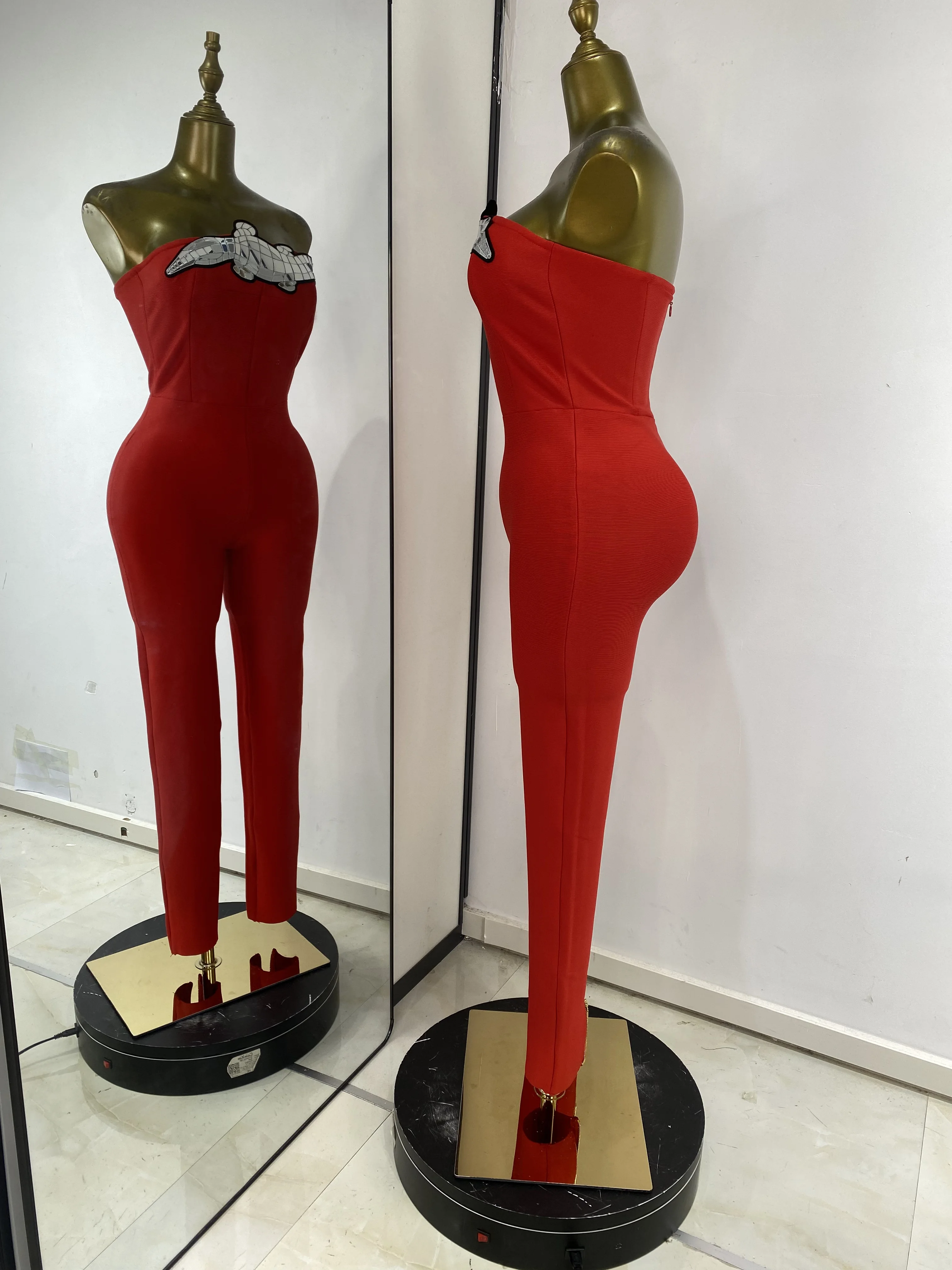Tute da donna di lusso con fasciatura rossa Tute sexy senza spalline con paillettes ricamate aderenti con pagliaccetti elastici Abito da sera da strada
