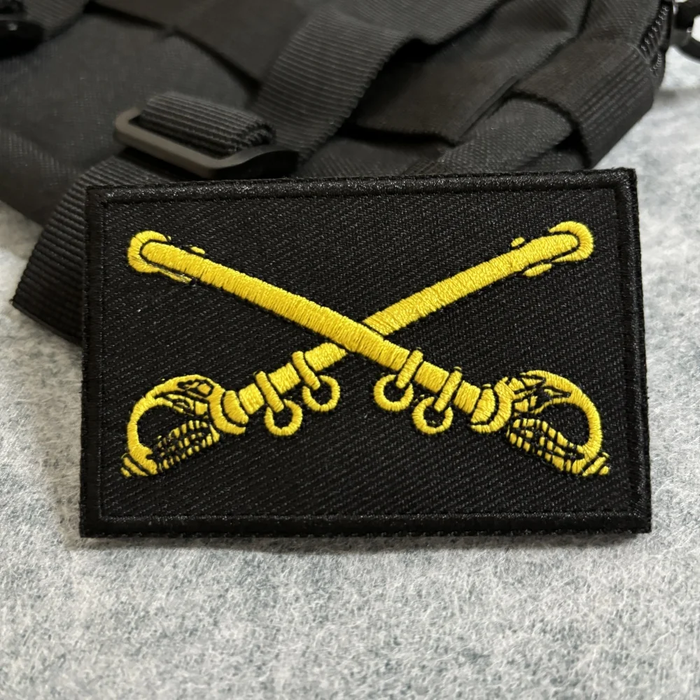 Parche bordado de sable cruzado de caballería del ejército de EE. UU., brazalete de moral, insignia táctica militar, pegatinas para mochila con gancho y bucle