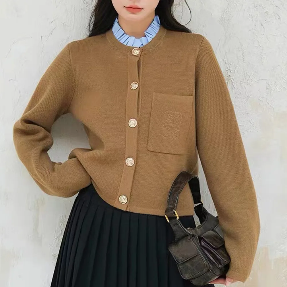 S Home 2024 Otoño Invierno nuevo Sle Retro volante Svel suéter de punto cárdigan abierto desmontable cuello de seta bordado