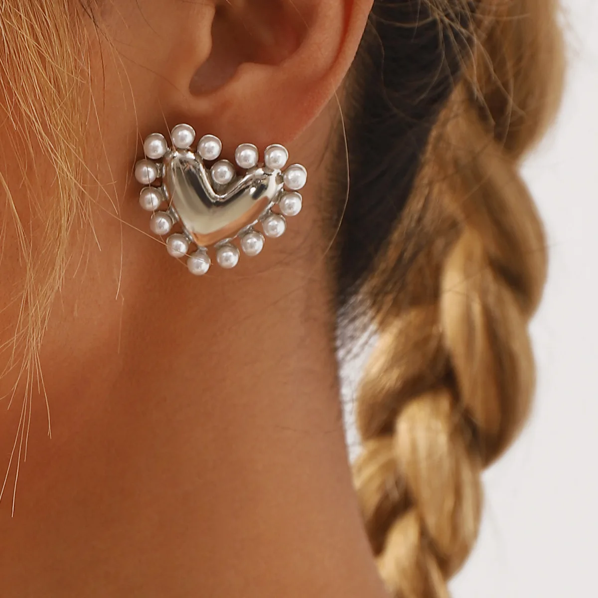 

European and American French-style elegant pearl heart earrings, vintage minimalist niche design heart-shaped Asarum insigne