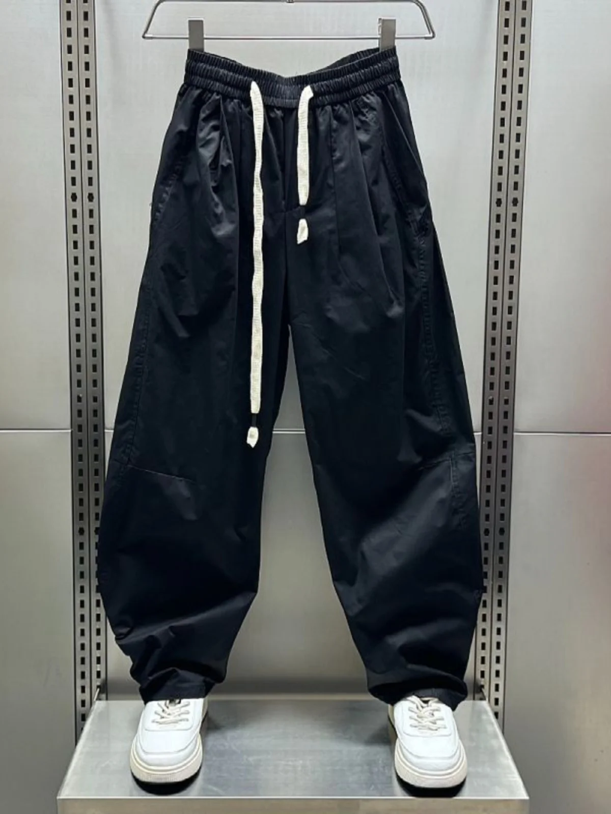 

Очень большие 300-мешочек, повседневные брюки в американском стиле ретро с изогнутым ножом, мужские летние тонкие свободные широкие прямые брюки для спецодежды