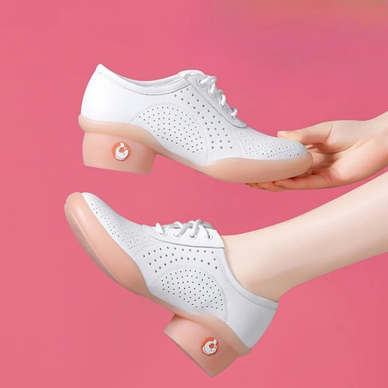 新成人女性のソフト牛革ミドルヒールダンスシューズ通気性ネイビースクエアダンスラテンダンスシューズ大人のための