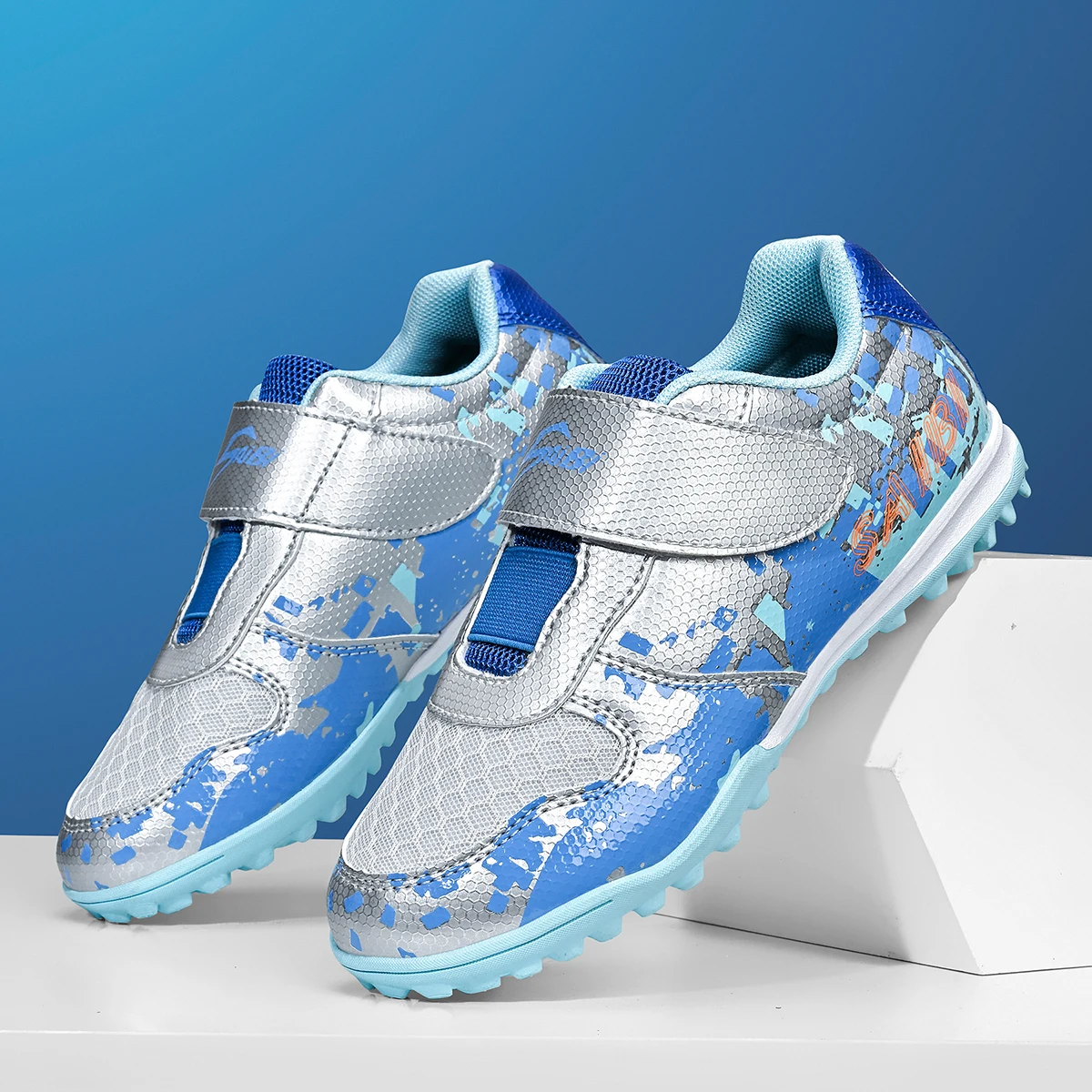 

New Kid Boys Professional TF Football Boots Comfortable Non-Slip Sneakers Match Ultralight Soccer Shoes Sports Shoes Unisex