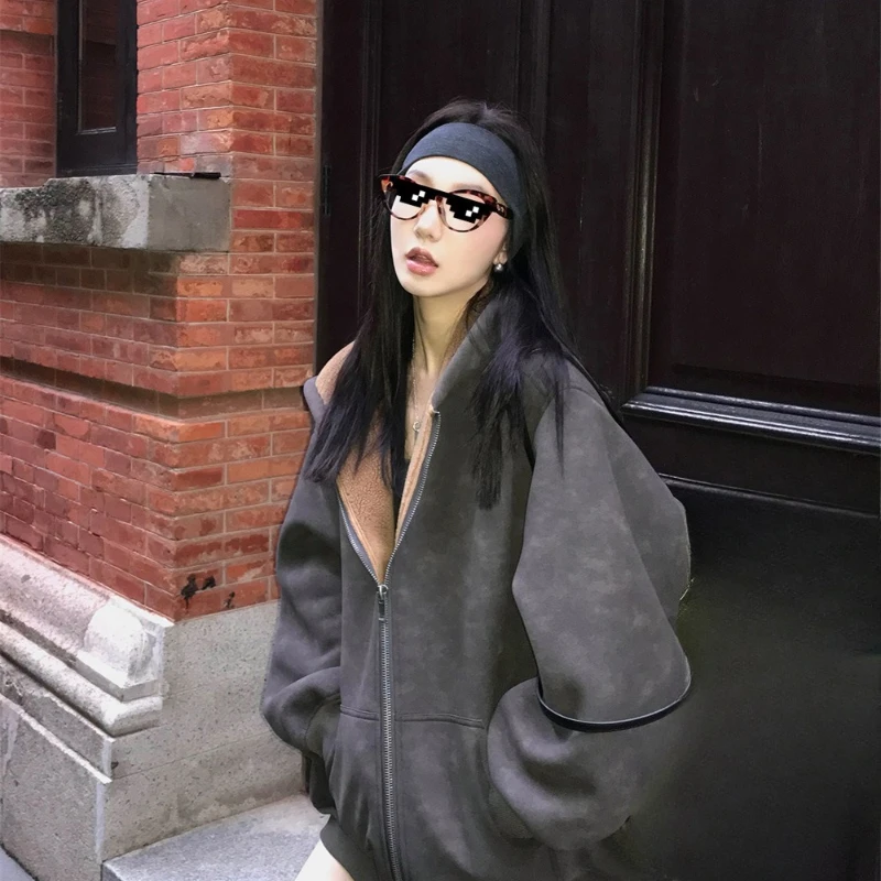 A Casual, Comfortable, Beautiful, Fashionable, Gentle and Elegant, Loose Hooded Coat Made of Fur in Winter