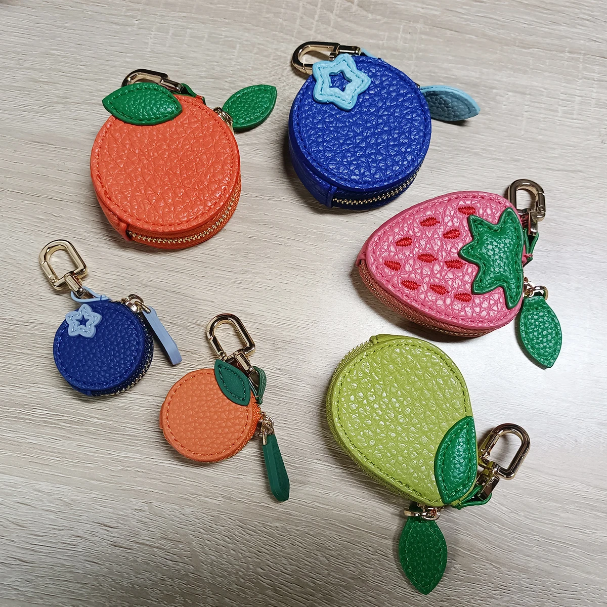 Série de frutas saco de moedas mini pequeno roxo zíper keycain saco charme design luxo walle morango saco acessórios