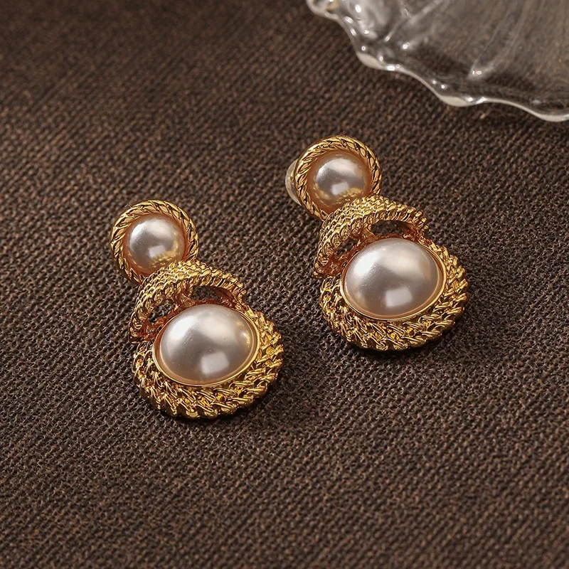 French complex temperament ancient pearl earrings