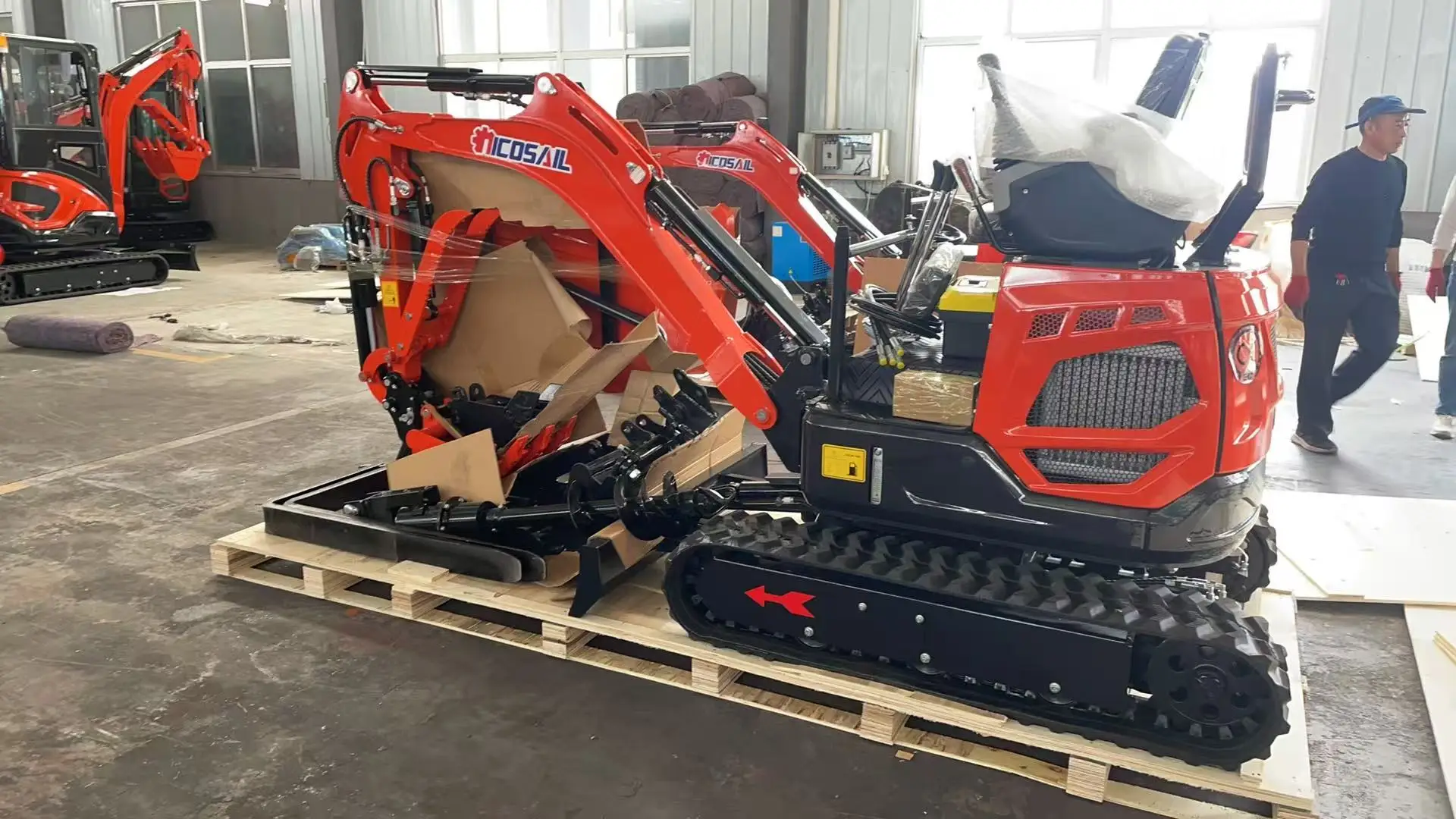 

Индивидуальный гидравлический гусеничный небольшой экскаватор с различными аксессуарами.