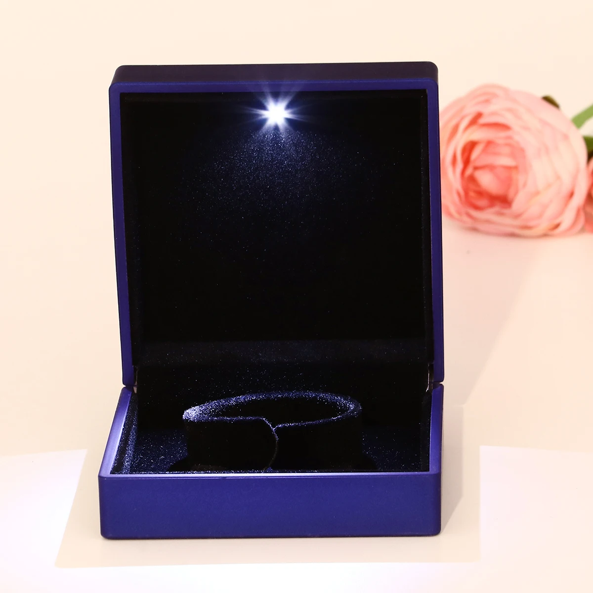 

Подарочная коробка для ювелирных изделий со светодиодной подсветкой, светильник для браслета, чехол-держатель с подсветкой для дисплея ювелирных изделий (синий)