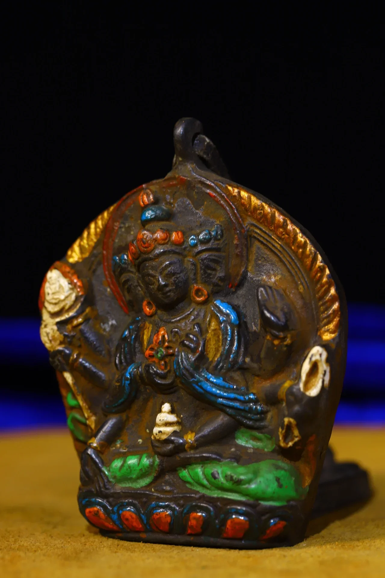 

3"Tibetan Temple Collection Old Bronze Painted Three Heads Eight arms Namgyalma Buddha Card Amulet Pendant Exorcism