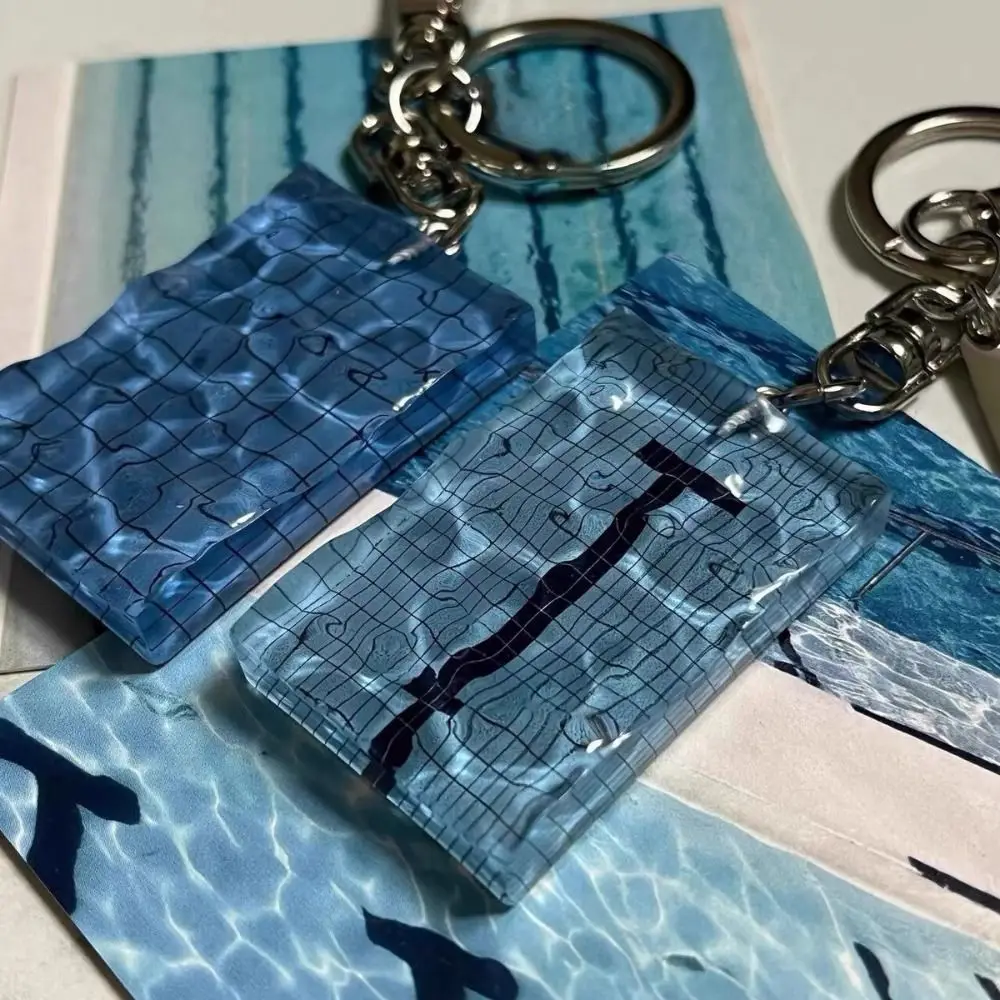 2szt Swimming Pool Keychain Souvenir Mini Wavy Pendant Swimming Trรณjwymiarowy akrylowy brelok do kluczy