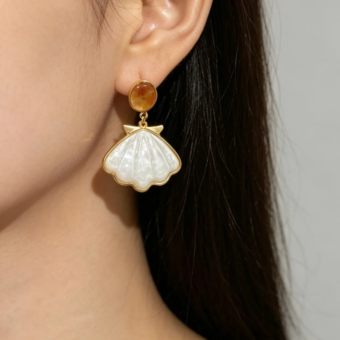 Holiday style imitation fritillary earrings light luxury high-end temperament shell studs earrings niche unique French retro ear