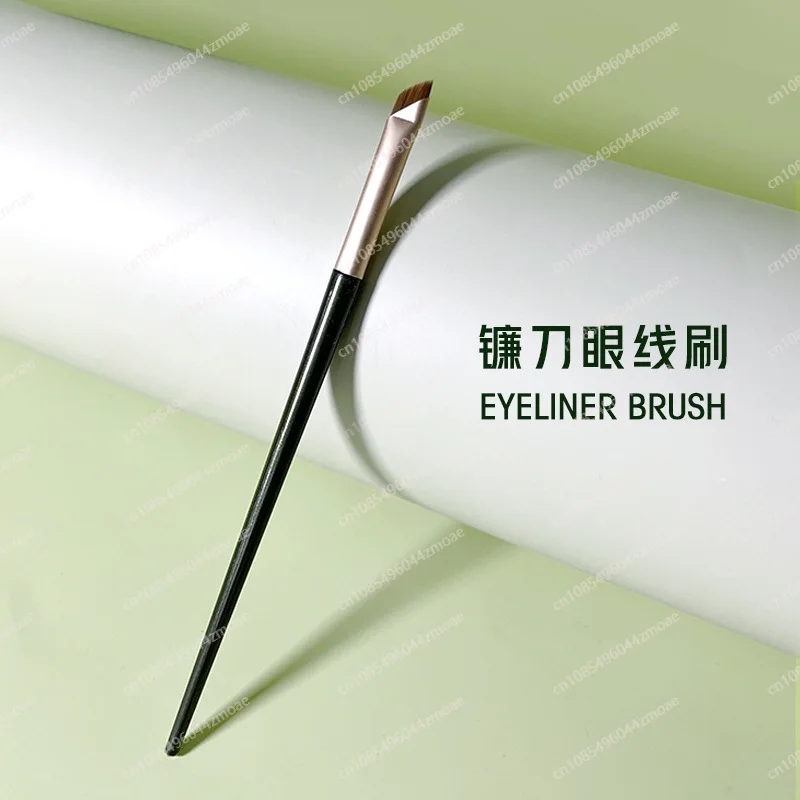 Eyeliner Brush Beve…