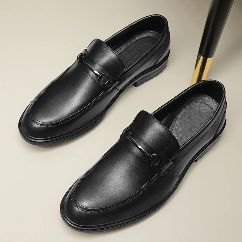 

Роскошные мужские туфли на плоской подошве. Легкие, удобные и качественные стили. Взрослые популярные классические туфли из натуральной кожи черного цвета.