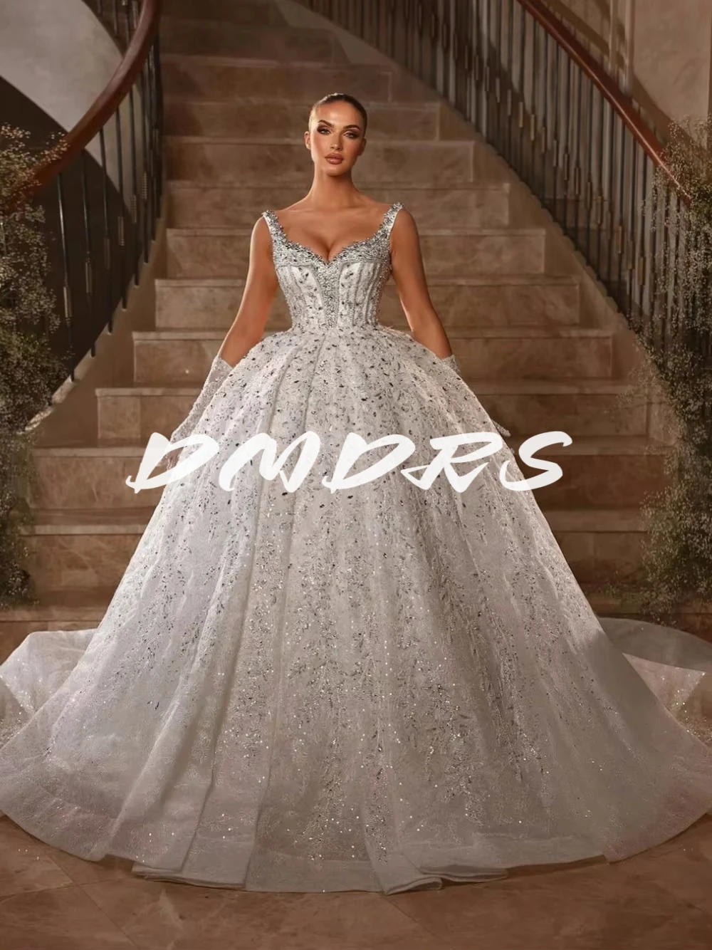 

Fashionable Crystals Wedding Dress Women Exquisite Customized Shiny Pearls Bridal Gown Elegant Corset Ball Gown Bride Dress