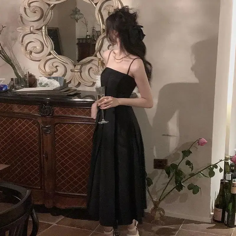 

French sexy slip dress temperament, slim waist, long skirt, minimalist style pleats, cold high-end bottom skirt