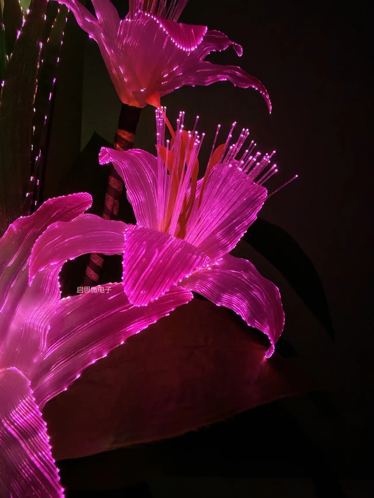 Kleurrijke verandering 5-kops kunstmatige lelie bloemen lamp Europese nep bloemboeket bruiloft thuis feestdecoratie bloemen licht