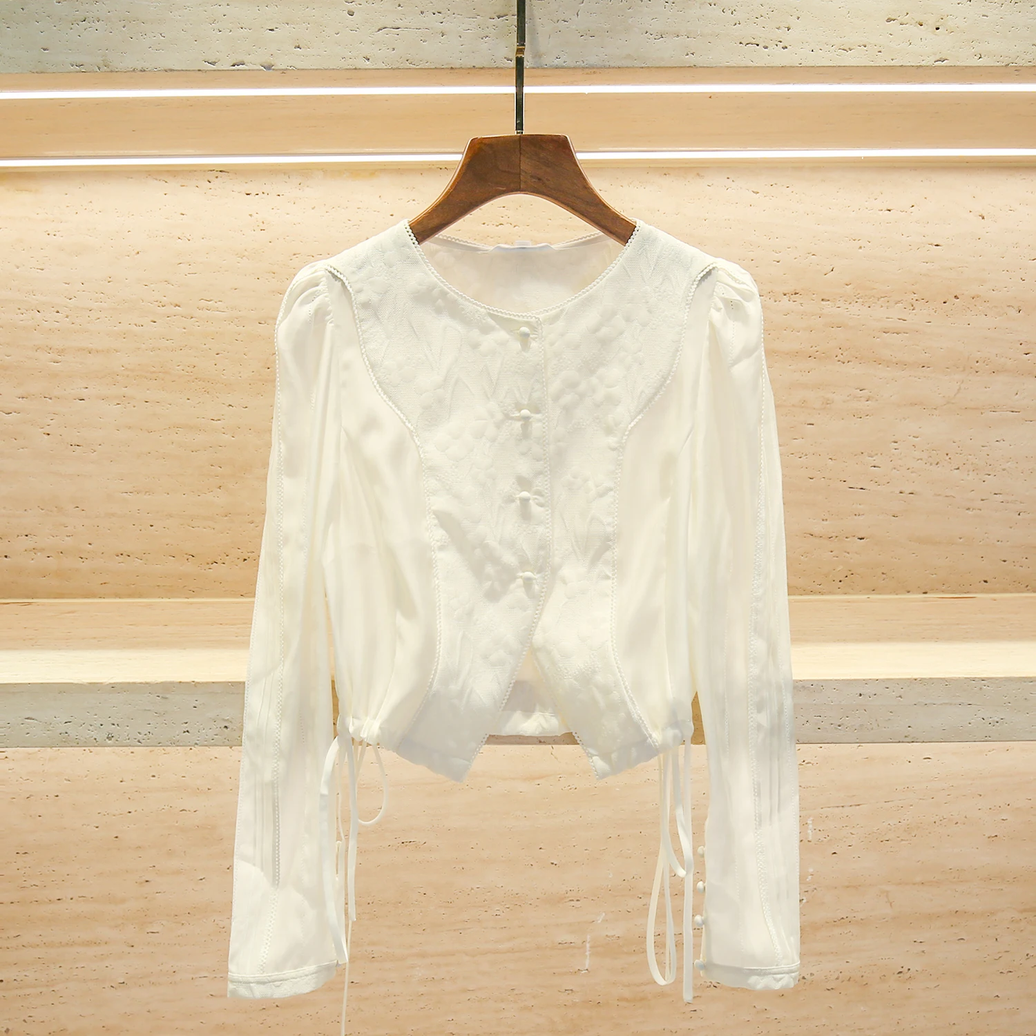 

High-End Retro Court Sle White Floral Embroidery irt Women's Casual Loose Fit Belted ort Top by Nan You