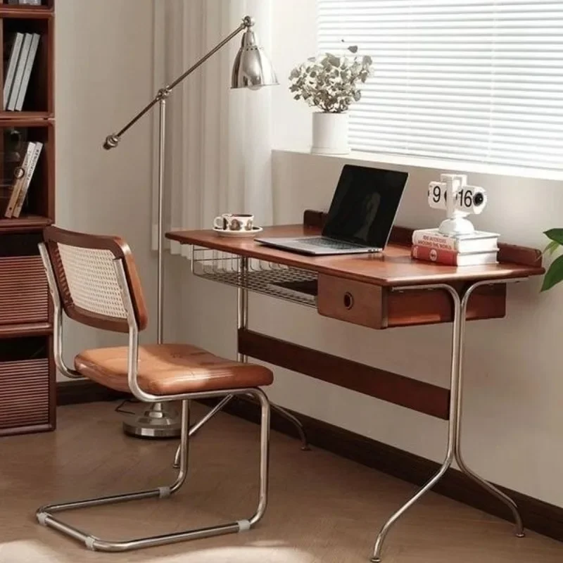 مكتب منزلي بلون خشب التفاح في العصور الوسطى، مكتب كمبيوتر مكتبي عتيق، طاولة شمالية صغيرة