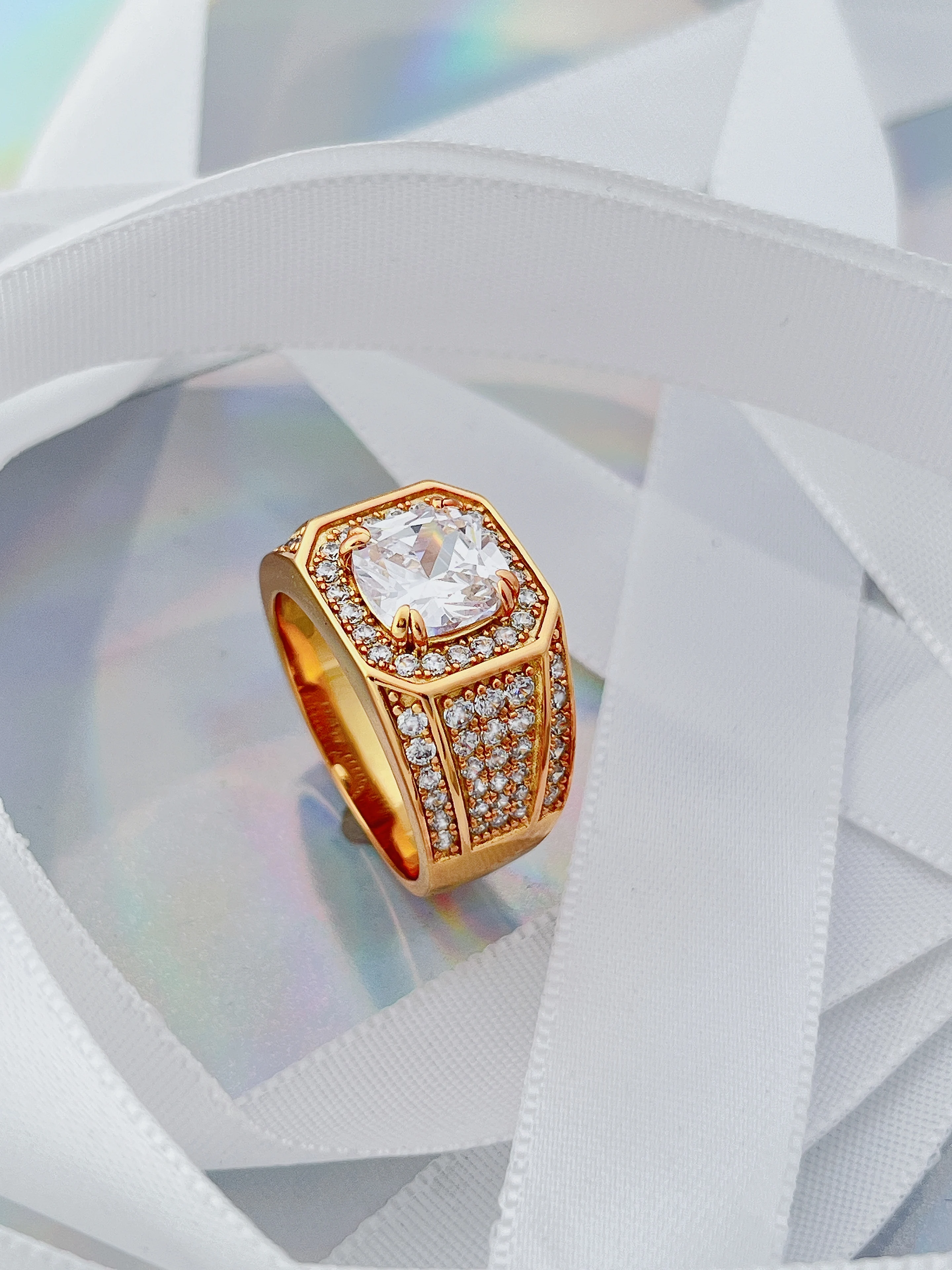 

The original new cross-border inlaid white zirconium wide version of the niche fashion senior sense of light luxury men's ring