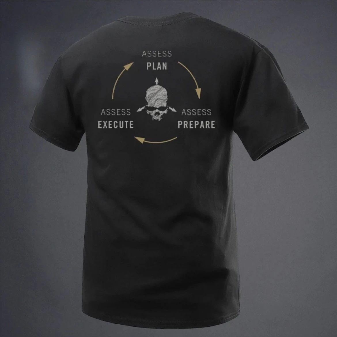 صيف جديد قاطرة نادي قصيرة الأكمام طاقم الرقبة تي شيرت الجمجمة نمط شخصية عسكرية مطبوعة الرجال عادية التكتيكية