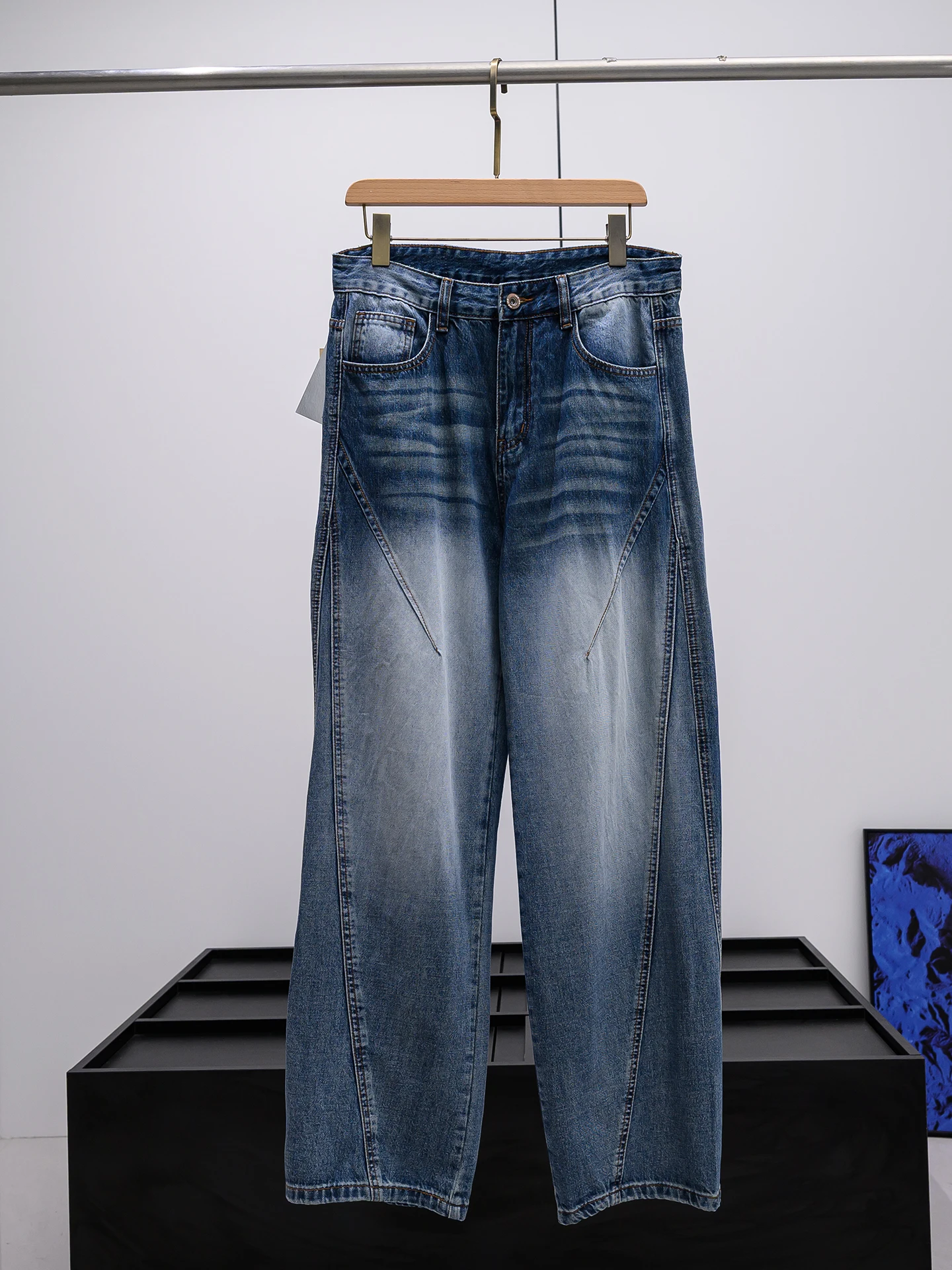 

Retro Washed American Style Men's Casual Straight Leg Jeans Spring Summer Loose Fit Fashionable Vintage Faded Blue Denim