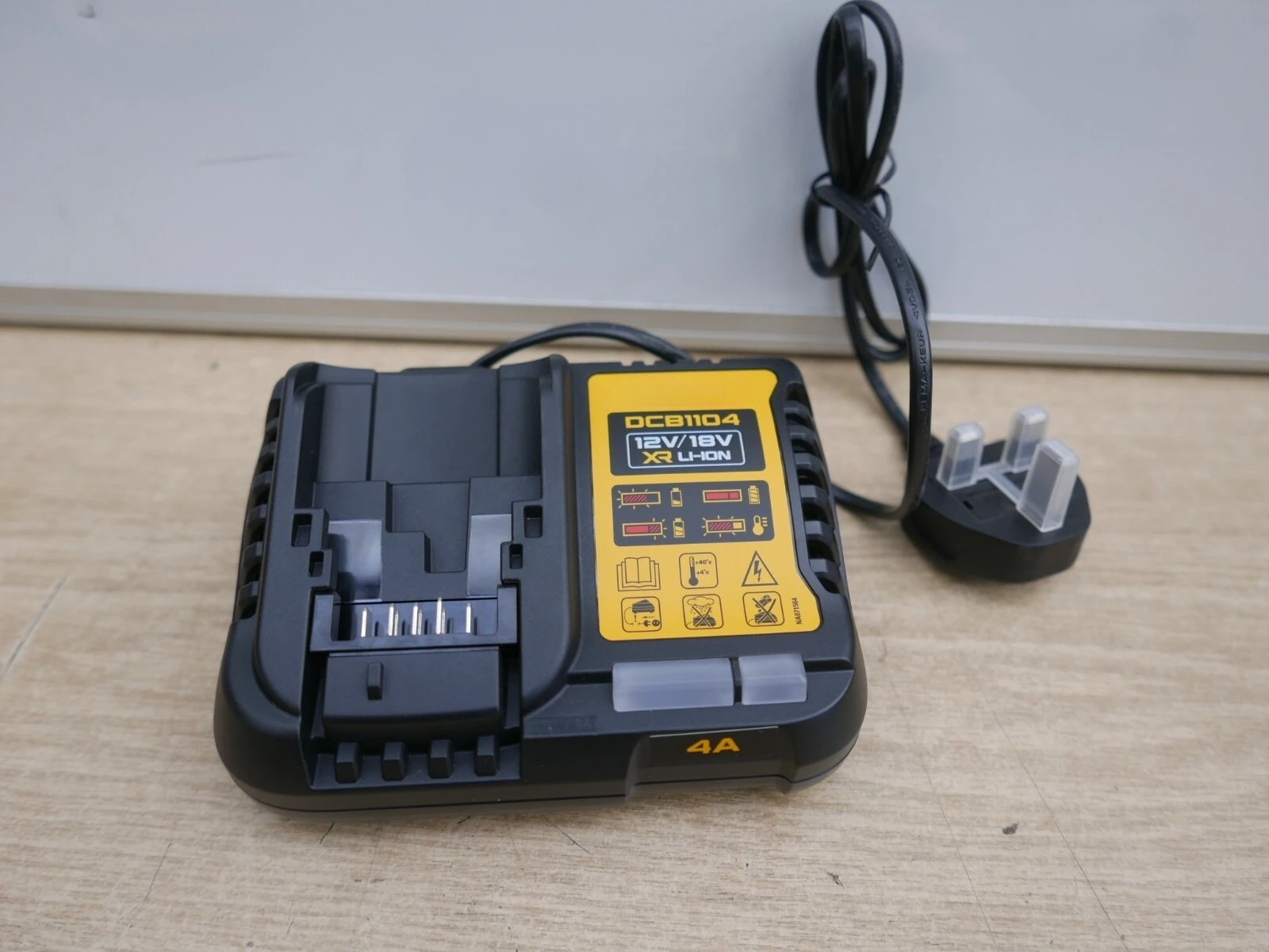 

Зарядное устройство для аккумуляторов DeWalt DCB1104 12v 18v 54v xr LI-ION, 240v, замена dcb115