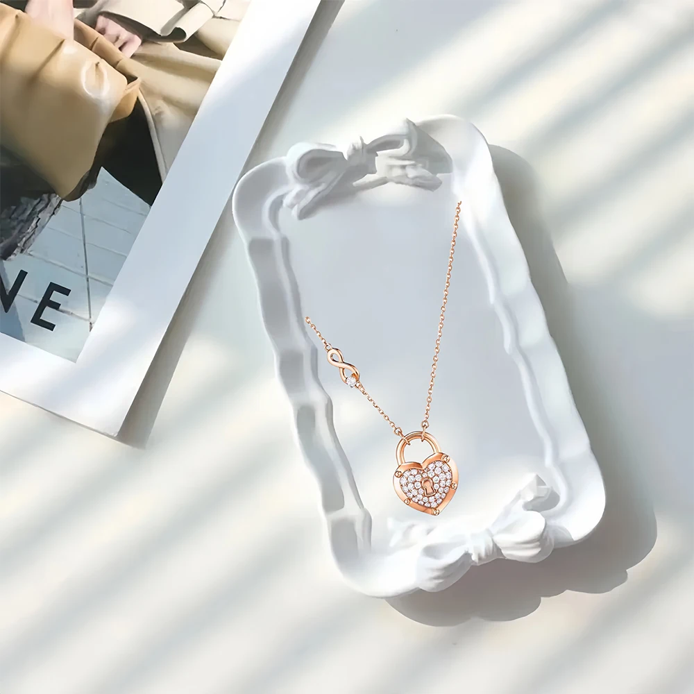 

2025 Hot Selling Brand Women's Necklace Fashionable, Simple, Luxurious Jewelry Suitable for Gifting To Friends
