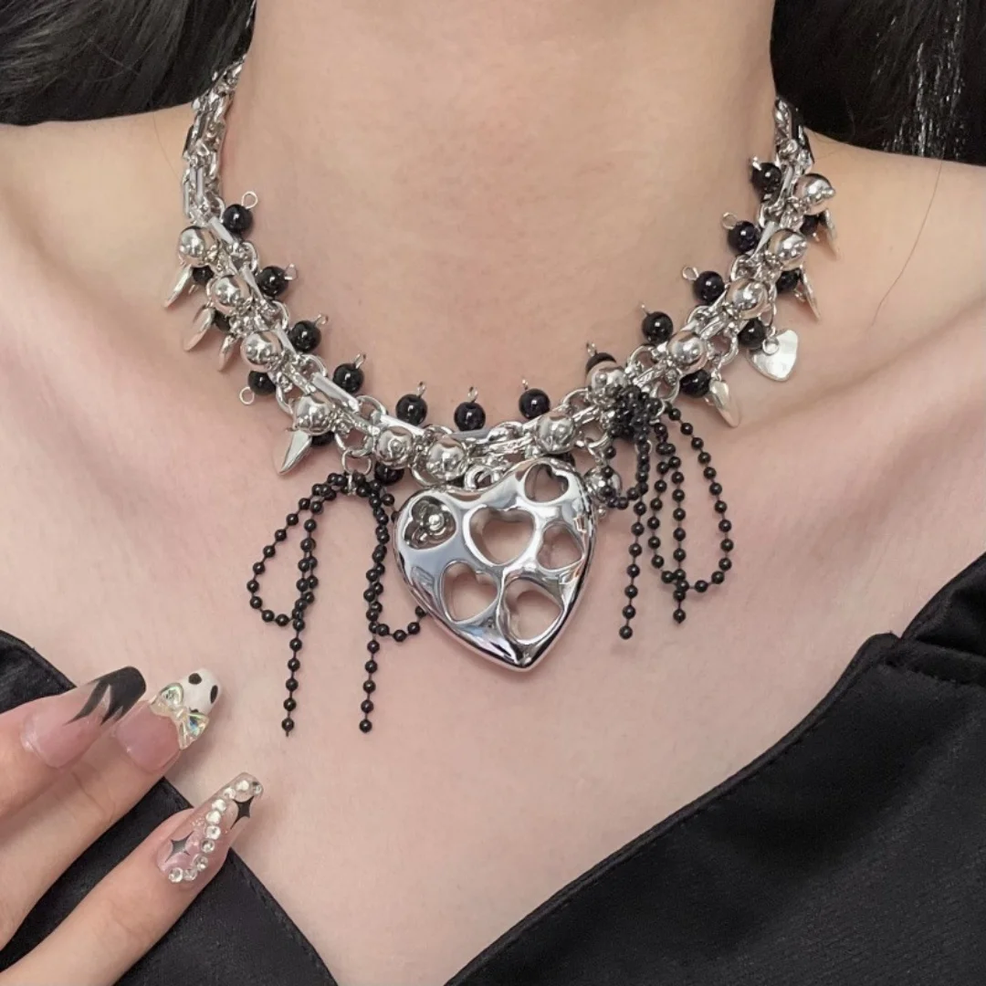 

DUTRIEUX Fashion Hollow Love Heart Pendant Tassel Necklace Clavicle Chain Punk Gothic Style Sweet Cool Y2K Choker Jewelry Gifts