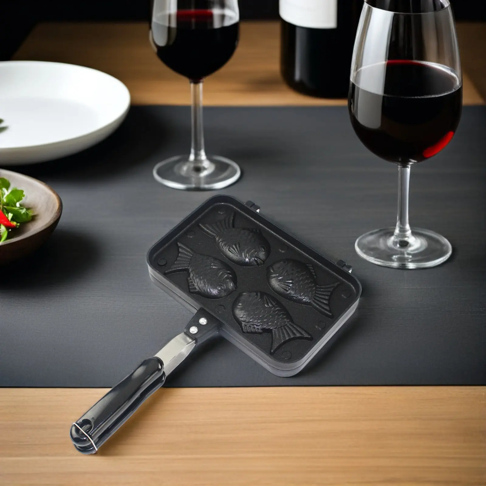 Non Stick Fish Shaped Waffle Pan Double Sided 4 Cavity Aluminum Cake Mold with Heat Resistant Long Handle for Home Baking