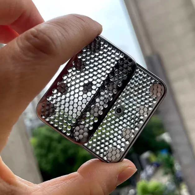 

Titanium alloy coral hollow infinite position EDC stress relief toy