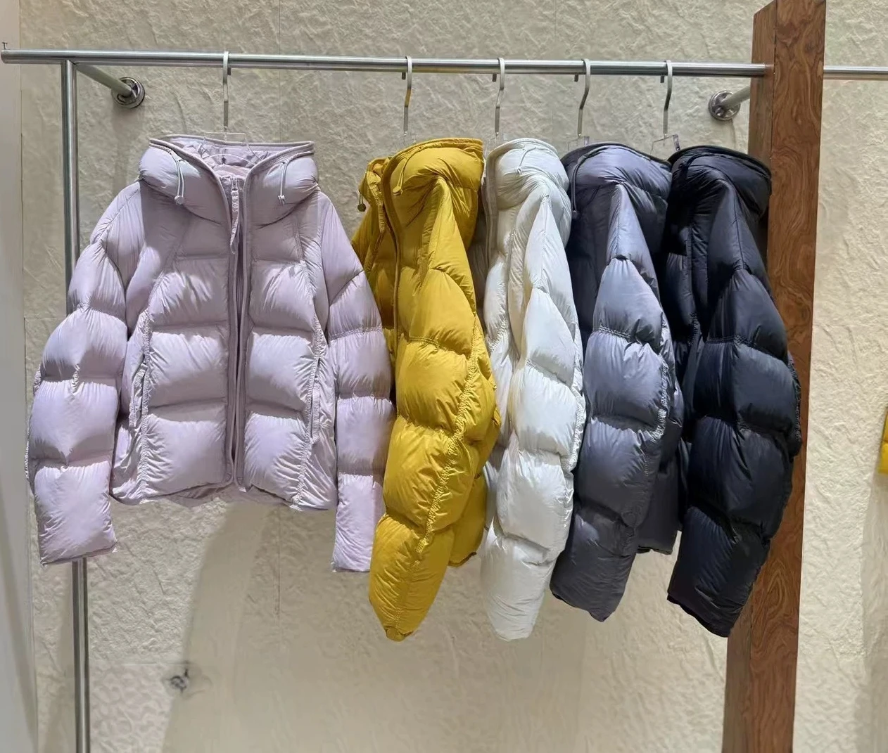 2026 Autumn and Winter New Puff Hooded 90 White Duck Down Jacket Women's Short Small Warm High-end Jacket