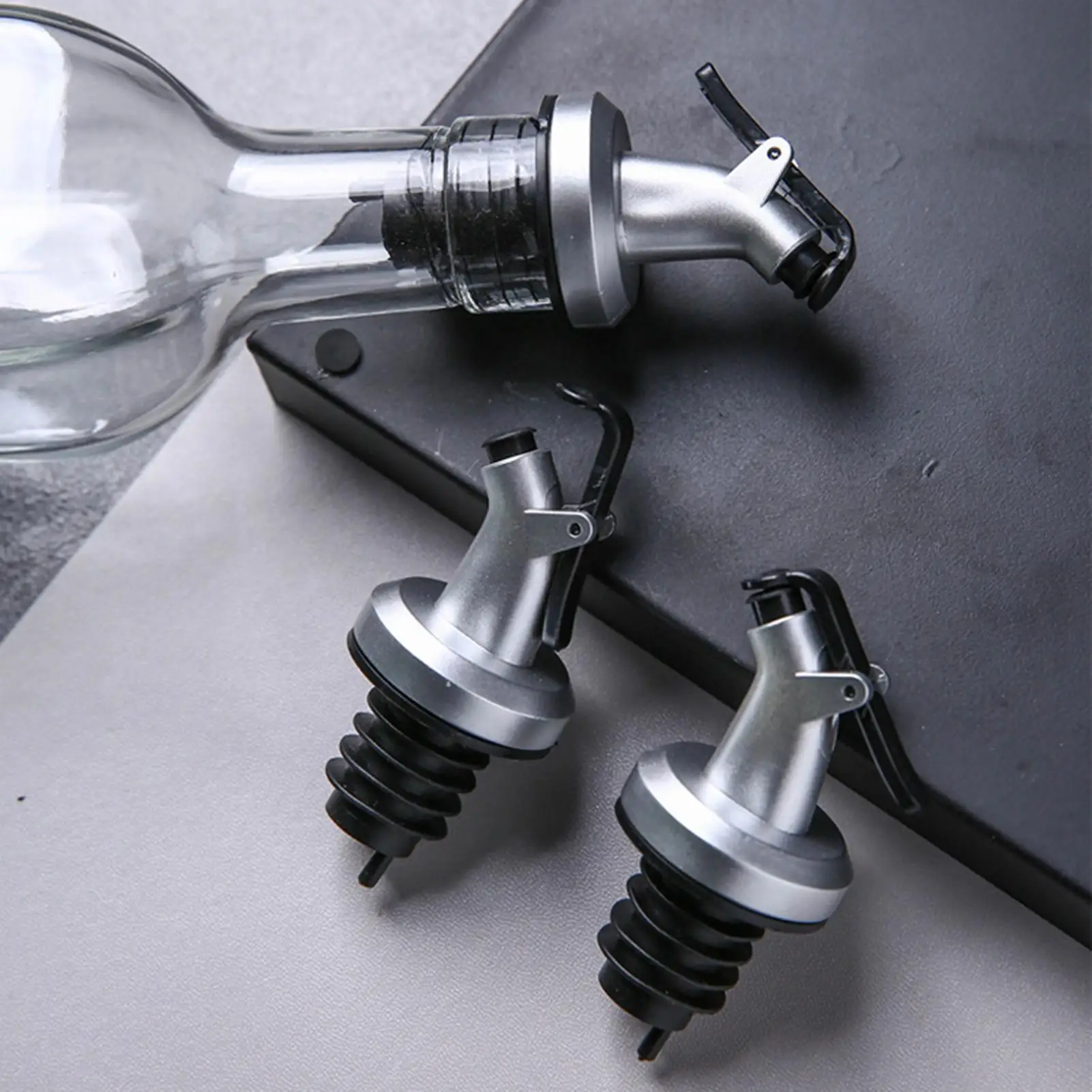 1Pc Wine Pourer Olive Oil Stopper Cap Dispenser Spout Kitchen Press Type Oil Guide Nozzle Bottle Cap Seasoning Bottle Mouth