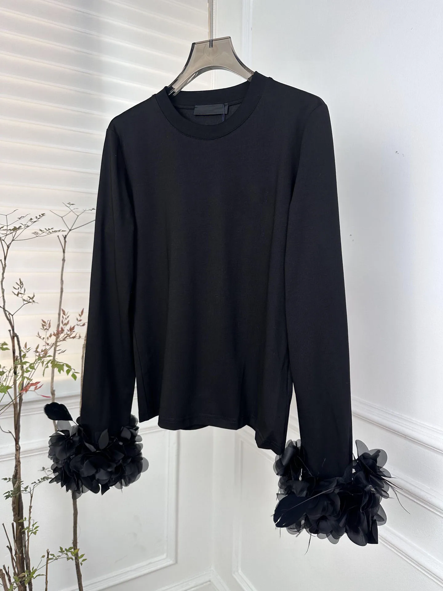 Early spring new lace long-sleeved T-shirt