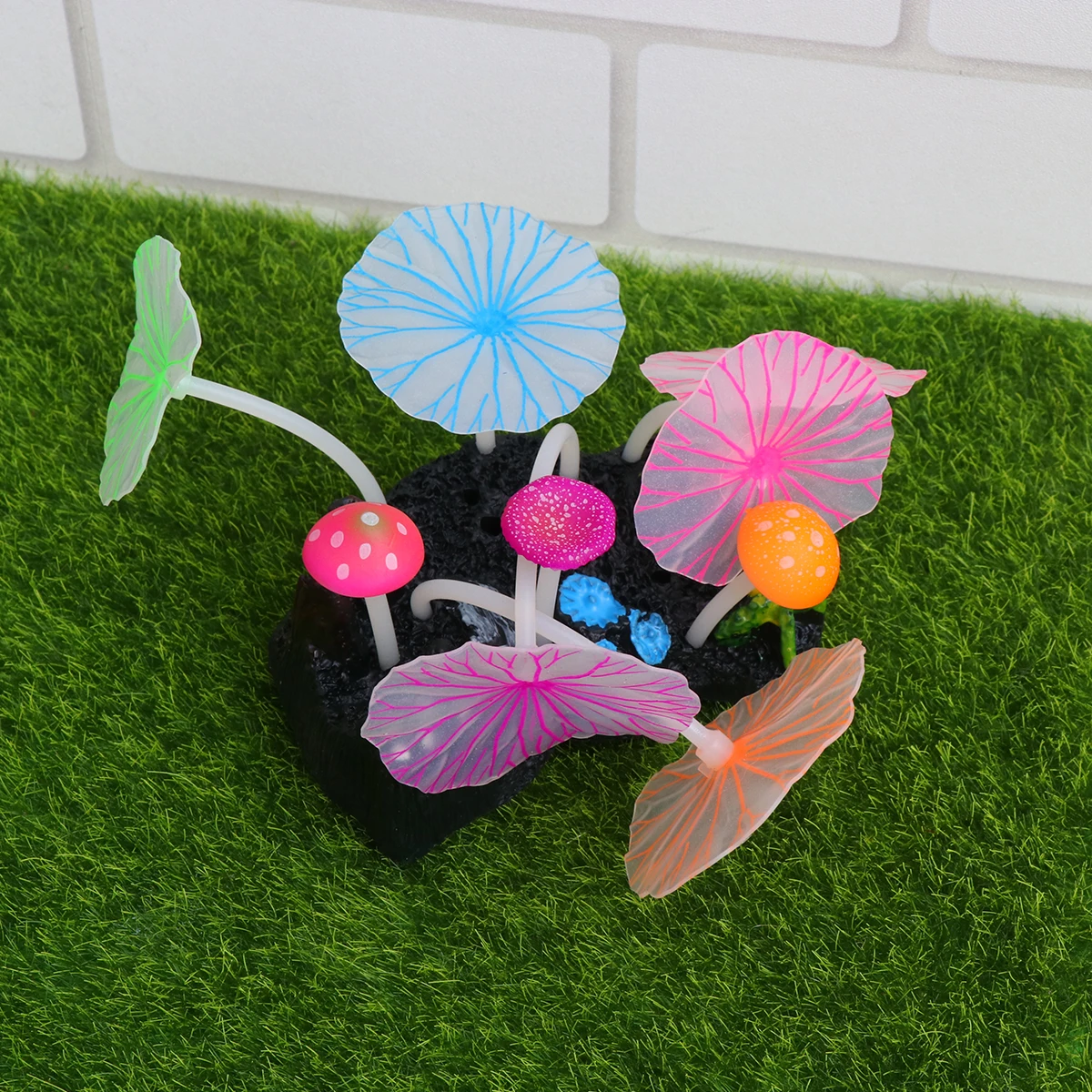 

Lifelike Artificial Plants for Fish Tank Faux Luminous Decorations Fake Plants For Fish Tank Steady Base Eco Friendly