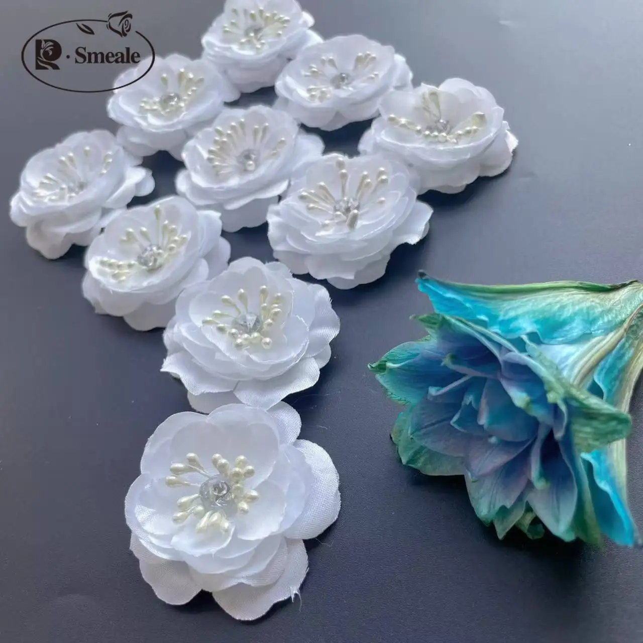 20 Stück/Packung. 3D-Diamant-Federblumen. DIY-Bastelbedarf, weiße handgefertigte Stoffblumen, Haarschmuck-Dekorationen. RS24302 – Detail 7