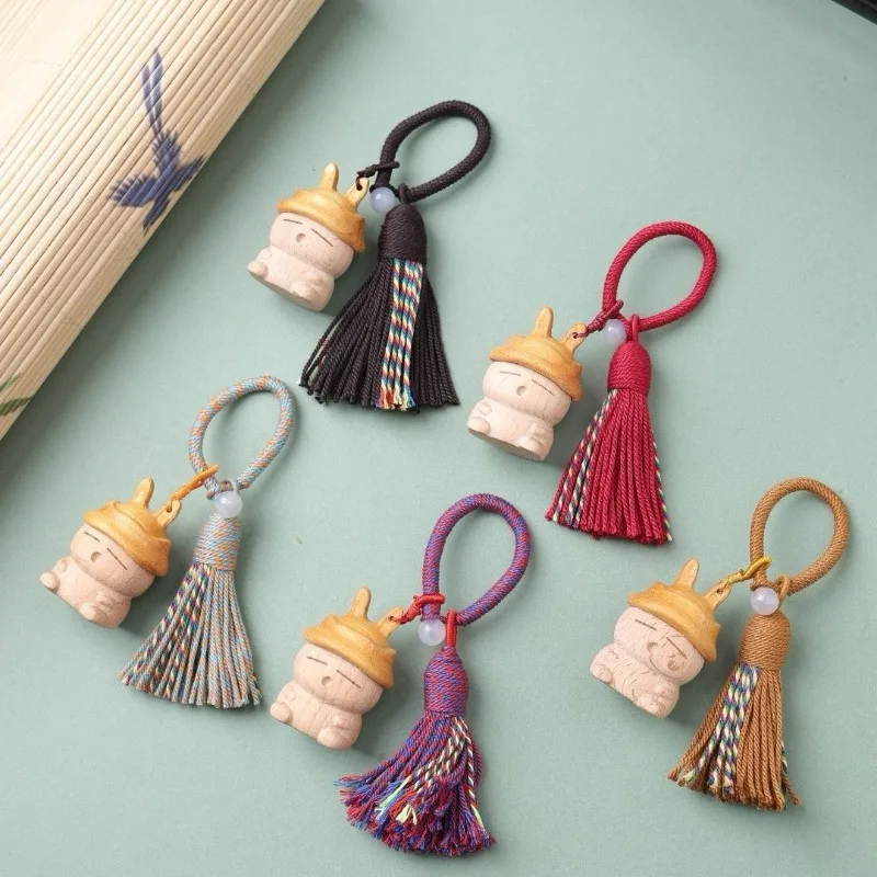 Handmade Beech Wood Carving Naughty Rabbit and Lucky Cat Keychain with Tassel, Cartoon Backpack Bag Charm, Cute Hand Play Piece