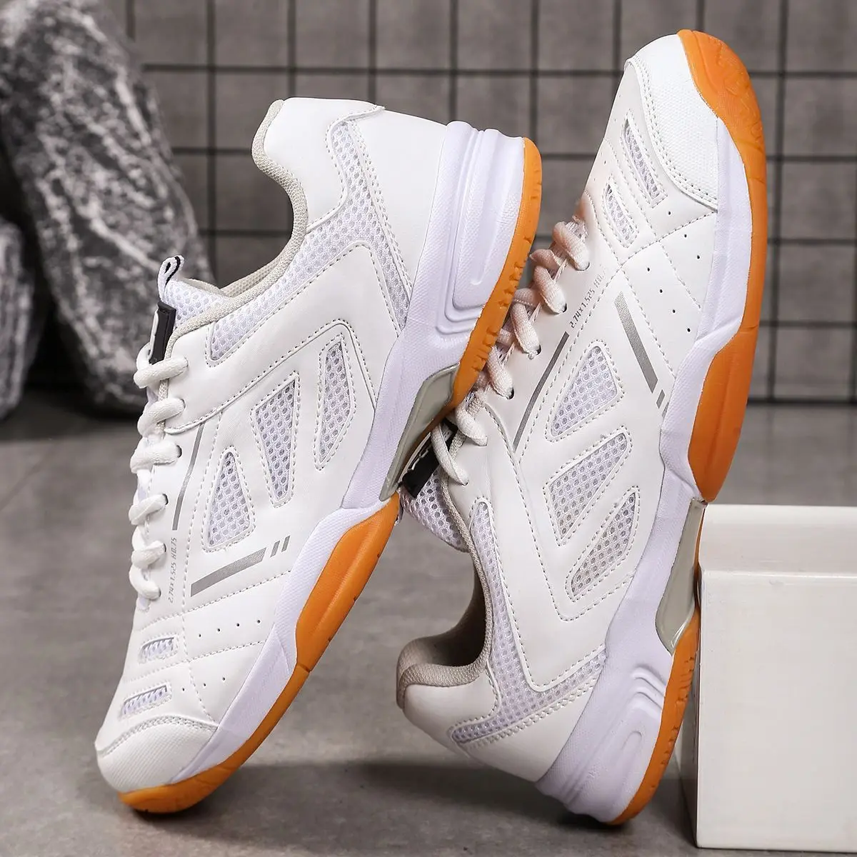 Professional Table Tennis Shoes Premium Table Tennis Training Shoes Comfortable and Breathable Badminton Fitness Shoes