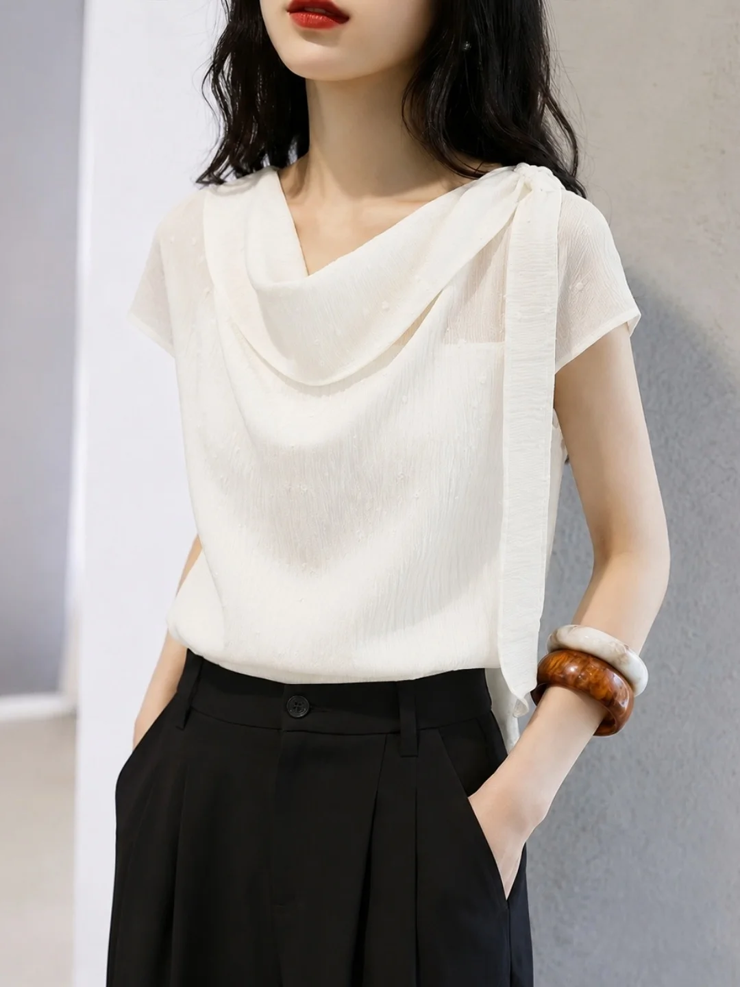 

Elegant Pure Color Short Sleeve Overhead Top Summer Design Versatile Light Maturity Style Classy Korean Version Straight Cut