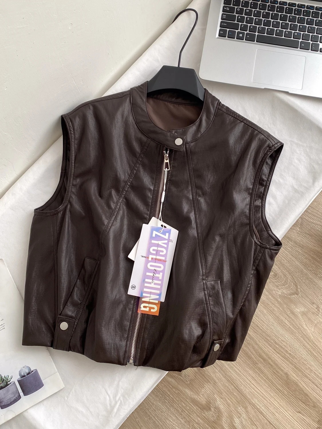 Commuter Style PU Leather Vest Women's Sleeveless Zip-up Jacket Versatile Layering Fashion Top 2026 Autumn Season