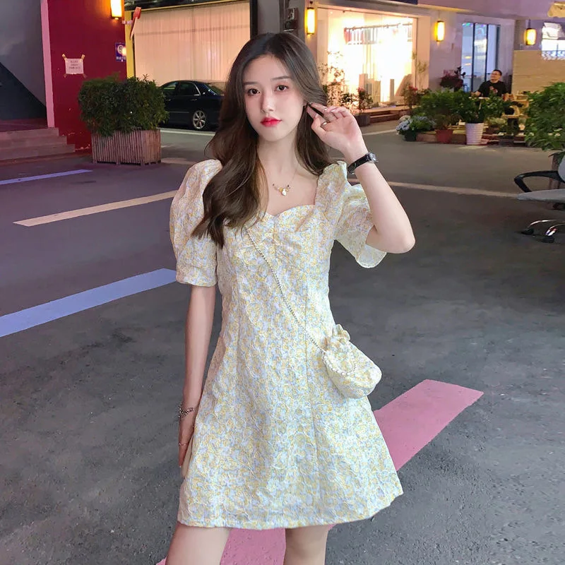 

2024 Summer New French Fragmented Flower Bubble Sleeve Dress for Women's High end Design Sweet and Spicy Girl Style Short Skirt