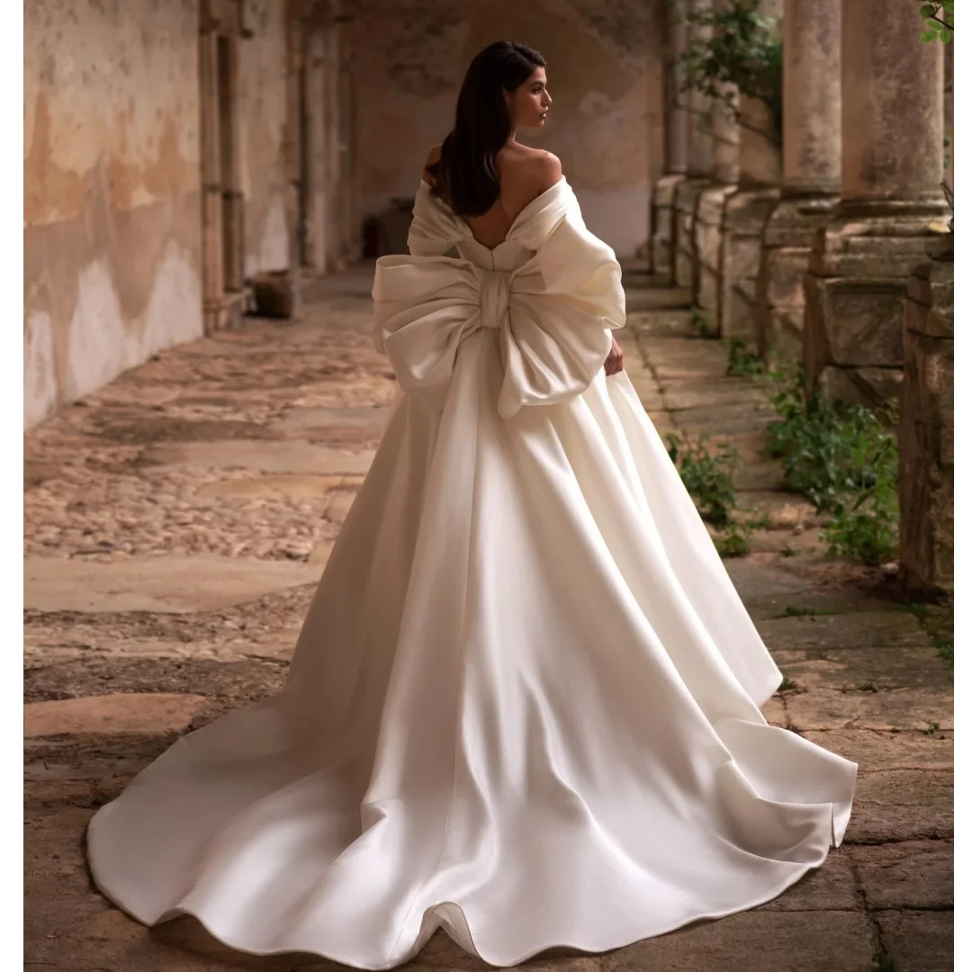 

Satin Wedding Dresses with Big Bow Sweep Train Elegant Bridal Gowns Plus Size Retro Sweetheart robe de mariée Customized