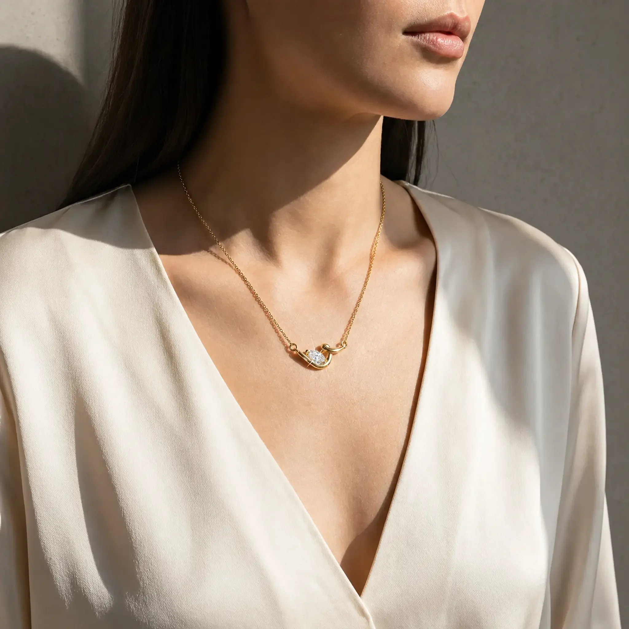 Moonmory Halskette mit tropfenförmigem Messinganhänger im schlichten Design für Damen, 18 Karat vergoldet, 50 cm verstellbare Kette, Muttertag – Detail 8