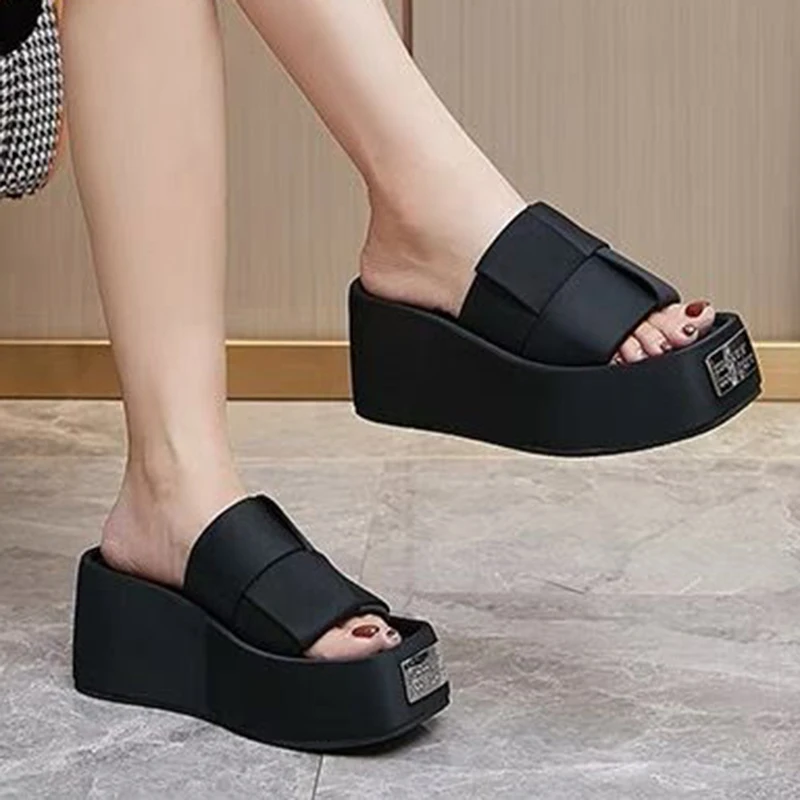 Women Summer Slippers Platform Metal Decoration Sandals Garden Shoes High Quality Slids Trend Comfortable Casual Outdoor Sandals