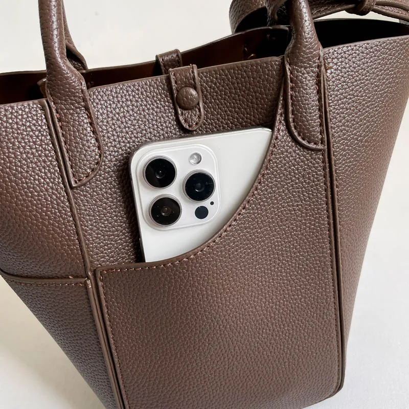 Vintage Elegant Shoulder Bucket Bags For Women 2026 Latest Luxury Designer Handbags Convertible Design With Horseshoe Ornament