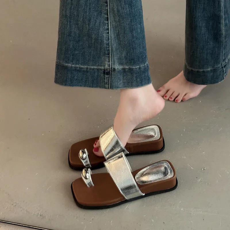 

2026 New Summer Women's Retro Metal Decor Thong Slide Sandals Non-Slip Platform Wedge Slippers Versatile Height Increasing