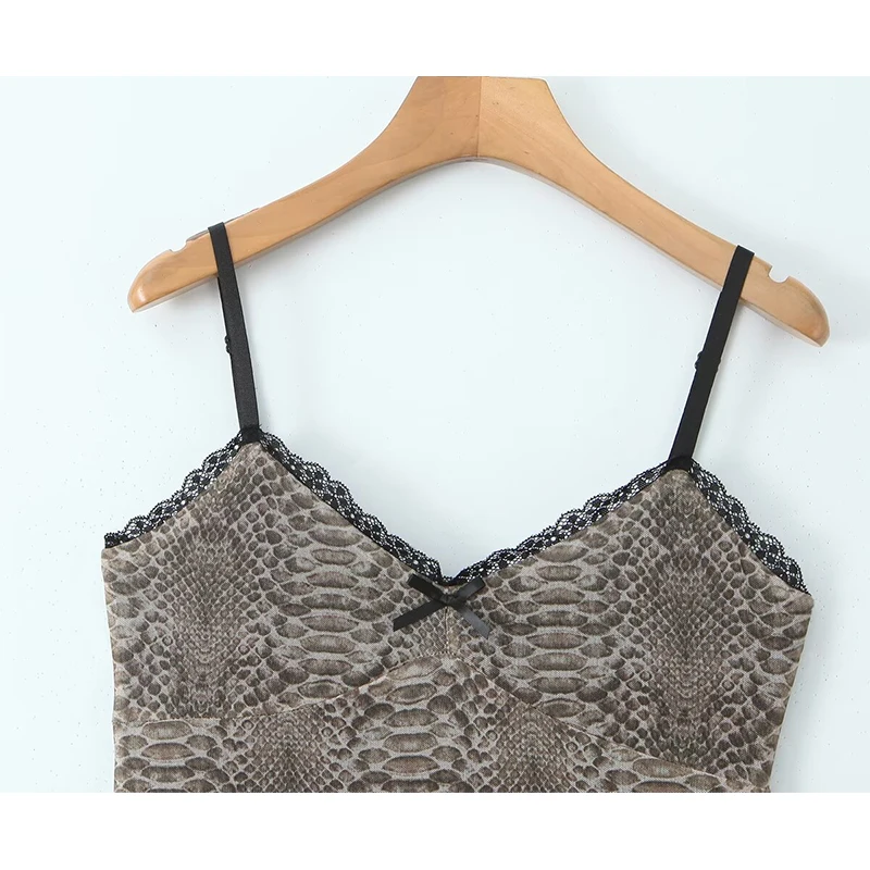 YENKYE فستان قصير مثير للنساء مطبوع عليه ثعبان مع حبال من الدانتيل وفتحة رقبة على شكل V وأشرطة رفيعة على شكل حرف a فساتين صيفية شبكية رداء للعطلات