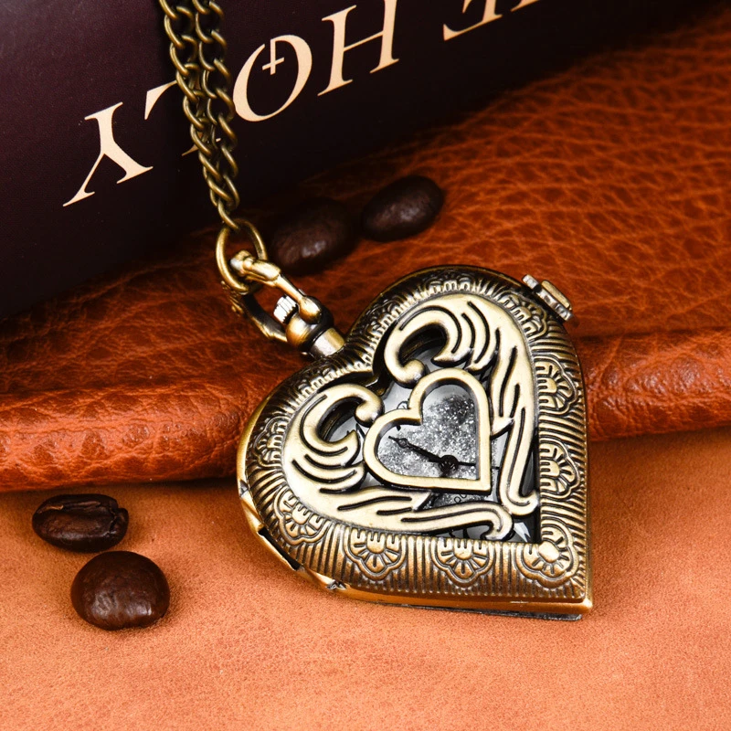 

Retro Love Shape Quartz Pocket Watch Men Women Necklace Chain Clock Dropshipping