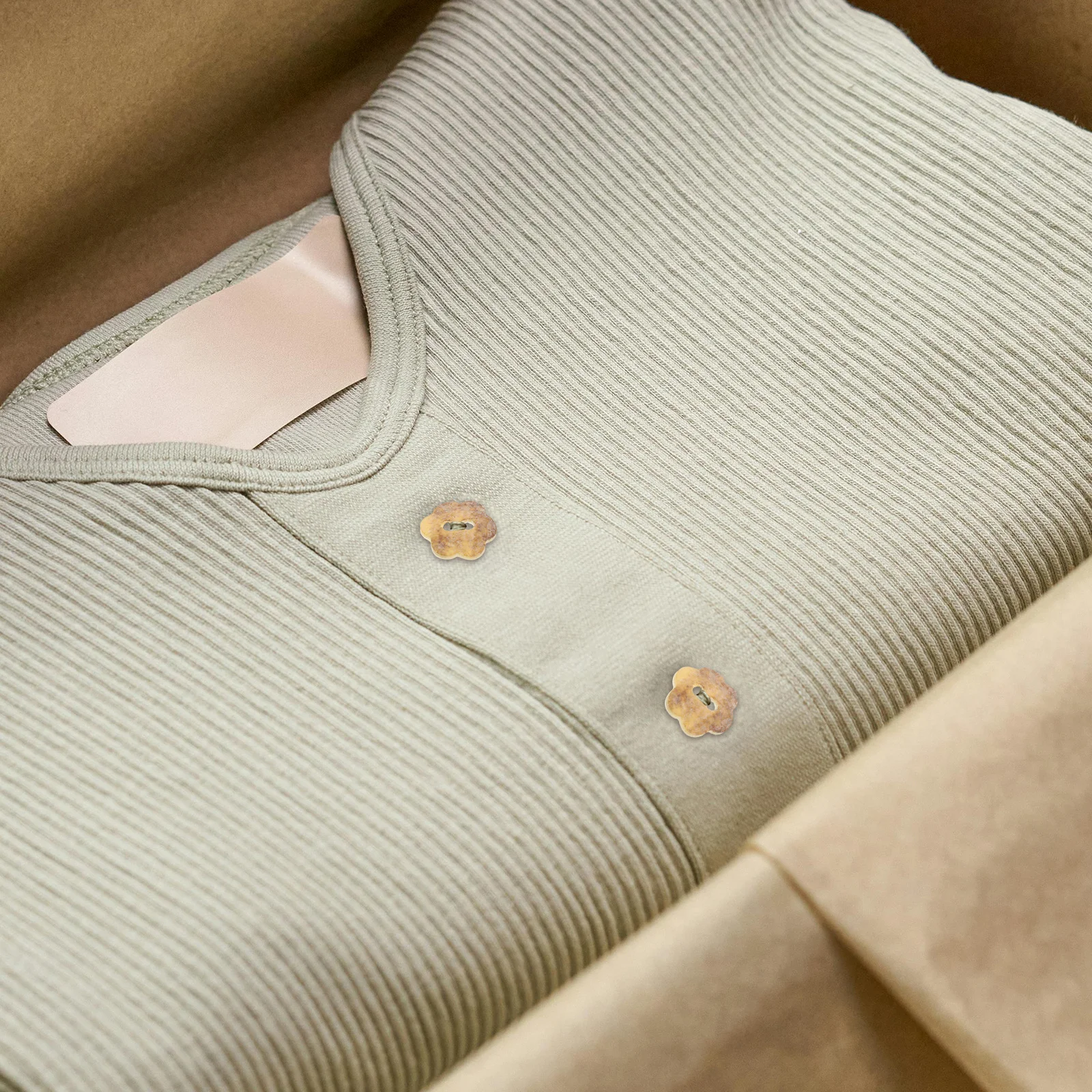 

20Pcs Unique Flower Shape Shell Buttons Irregular Design Sewing Replacement Buttons Approx 0.4 Inch for Shirts Clothes